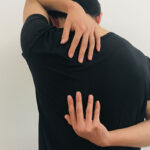 背中の凝りがつらい…原因と整体で改善できるケースを解説