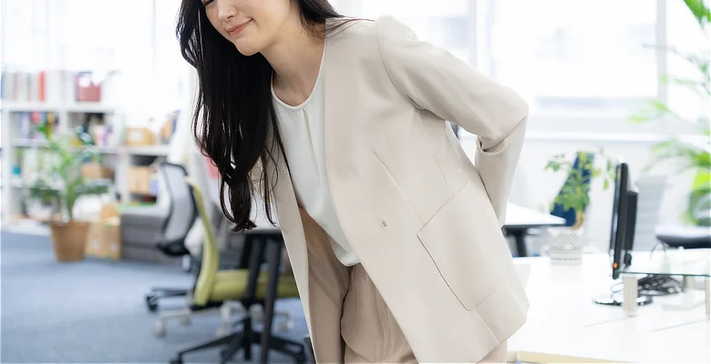 立っていると腰が痛い原因は？楽になる対処法と整体で改善できるケースを解説